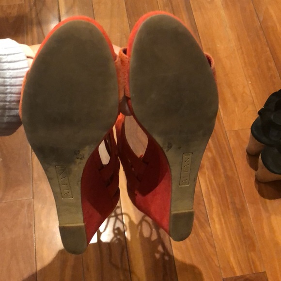 ALFANI, coral suede with laces, size 8 - Picture 3 of 4